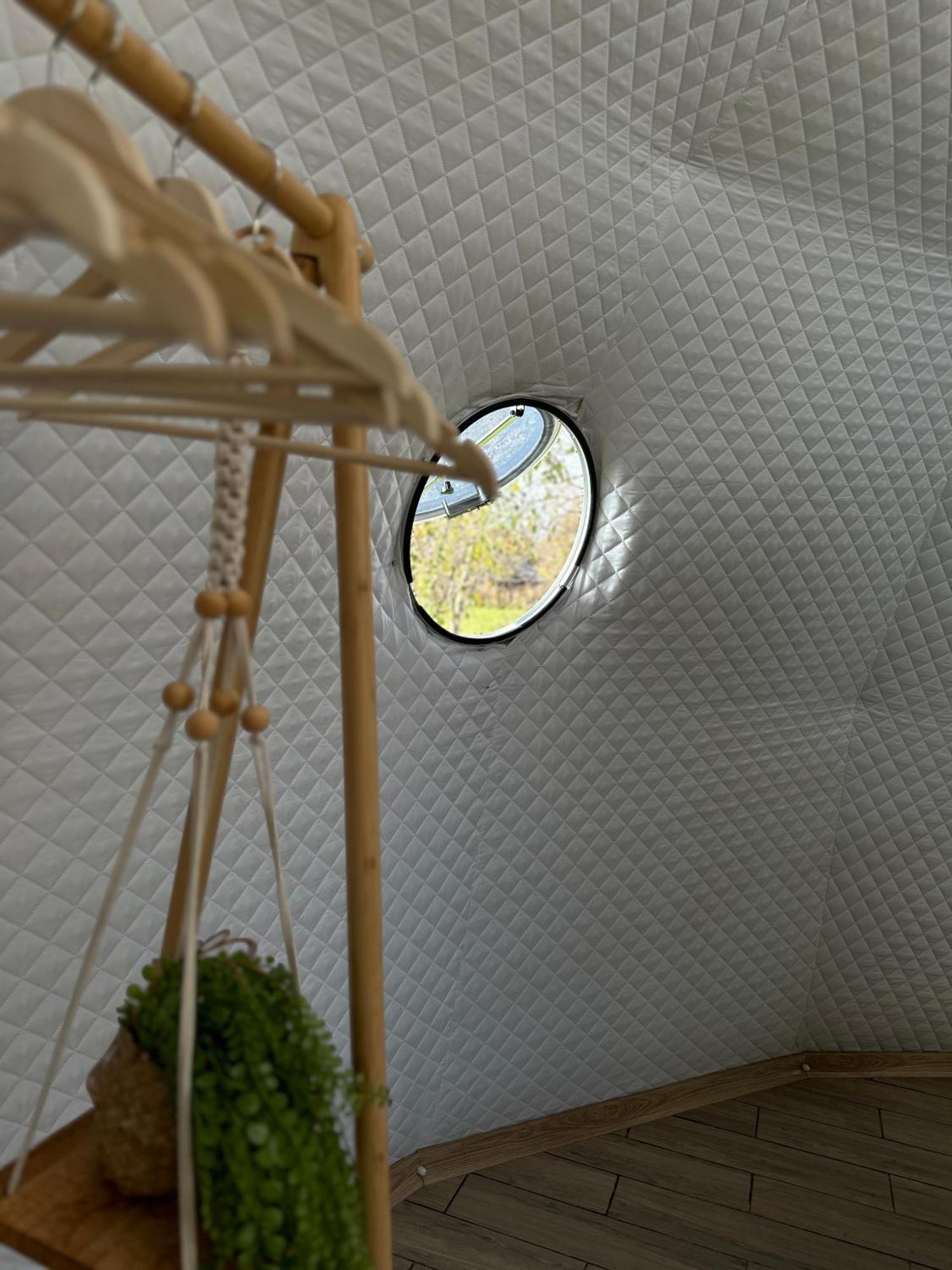 The Frog Glamping Hotel Horezu Exterior photo