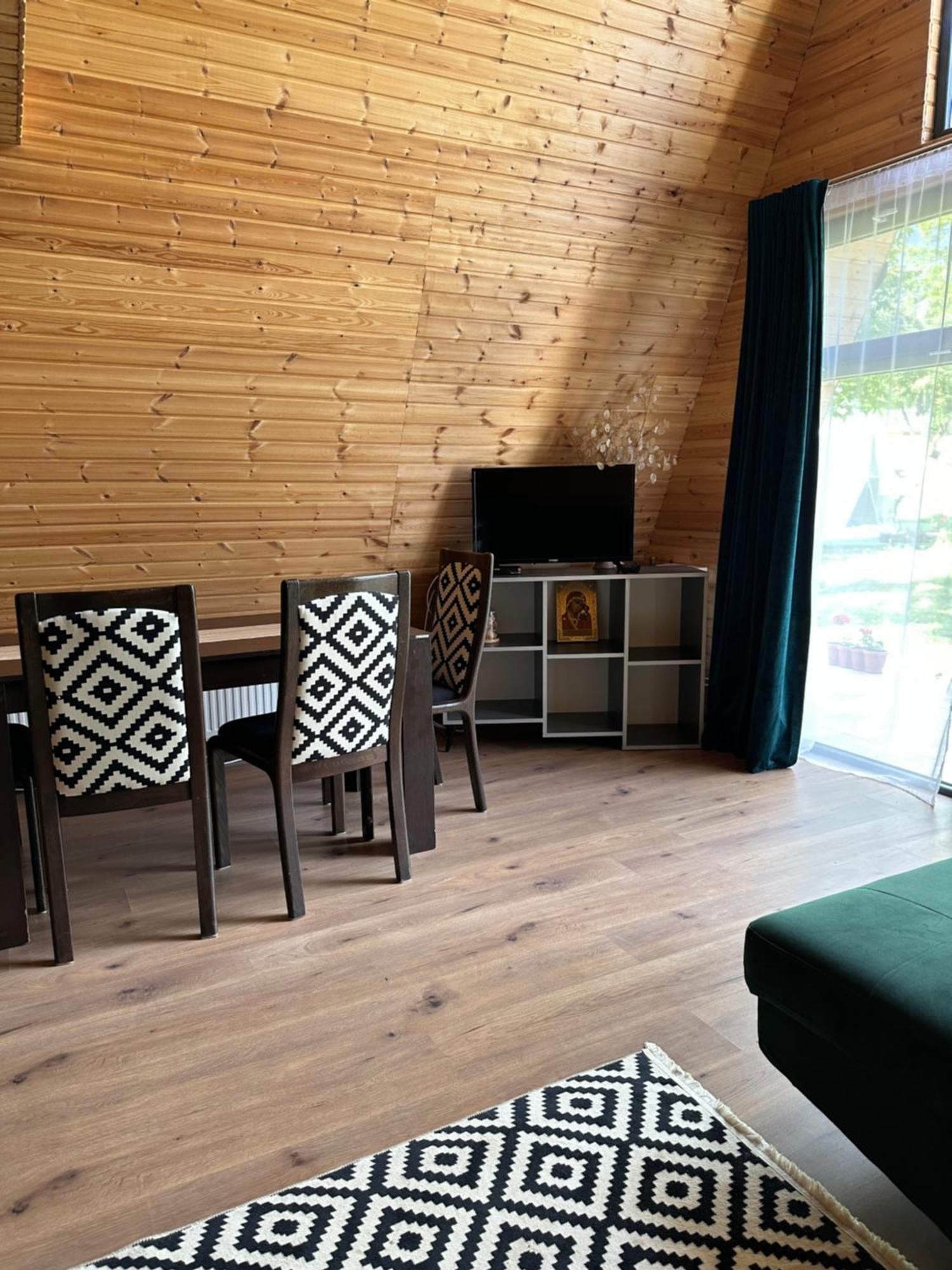 The Frog Glamping Hotel Horezu Exterior photo