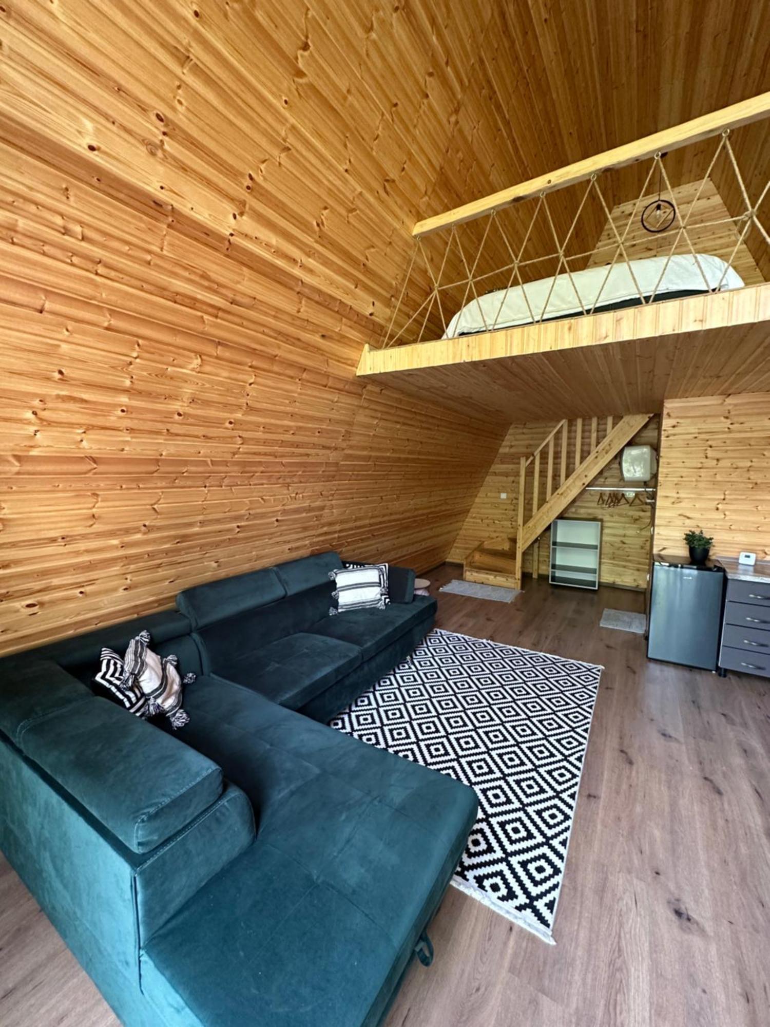 The Frog Glamping Hotel Horezu Exterior photo