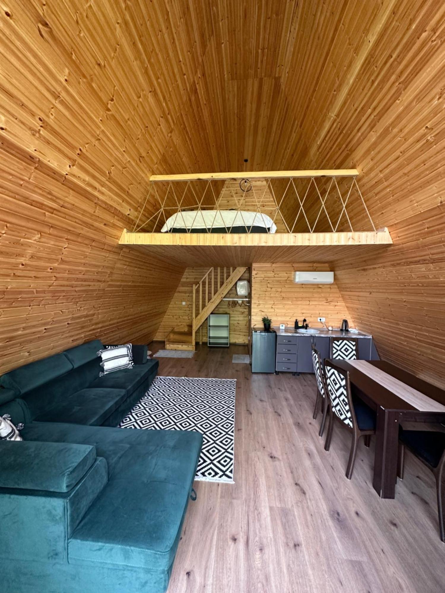 The Frog Glamping Hotel Horezu Exterior photo