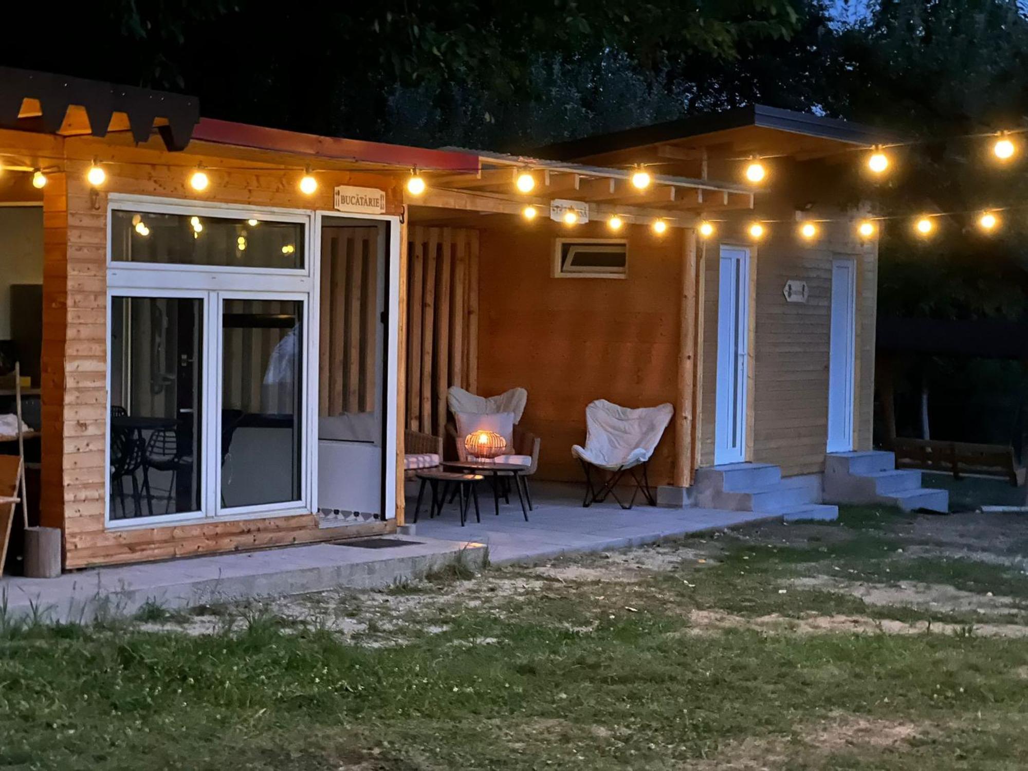 The Frog Glamping Hotel Horezu Exterior photo