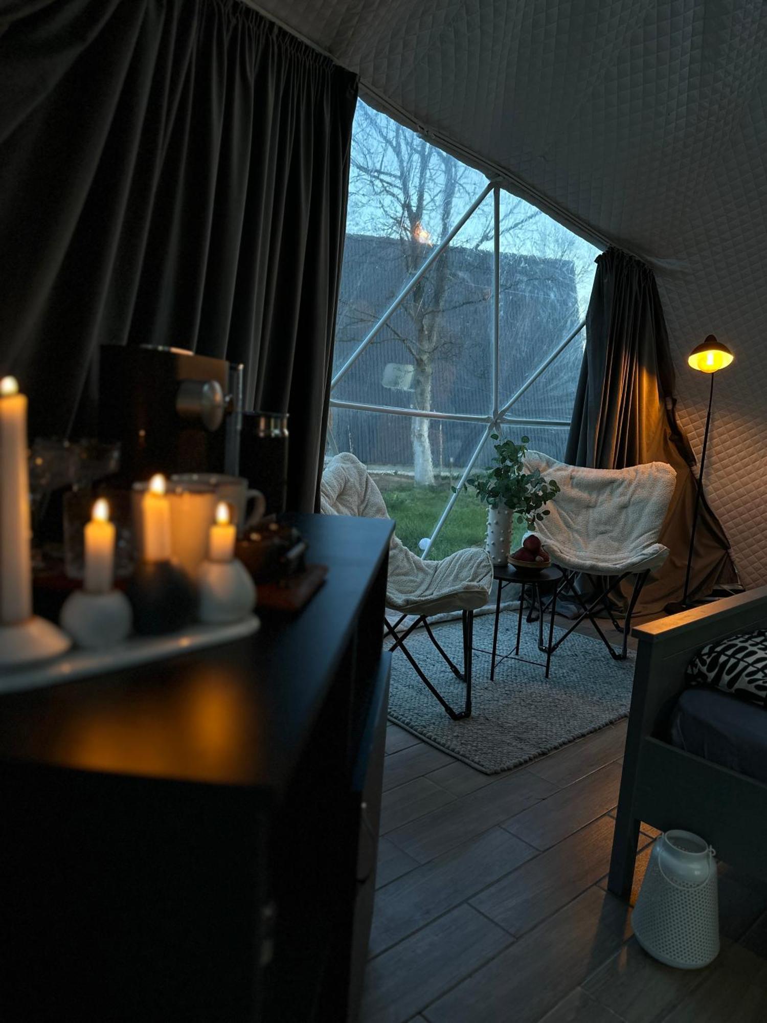 The Frog Glamping Hotel Horezu Exterior photo